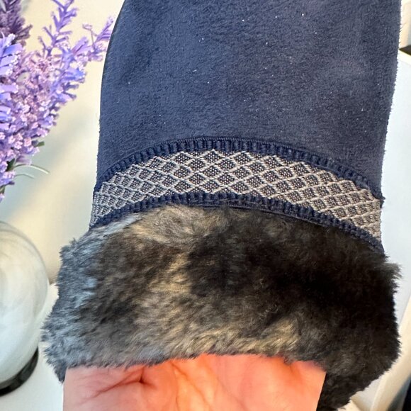 Isotoner Slippers - Size 8.5 - 9 - Picture 3 of 6